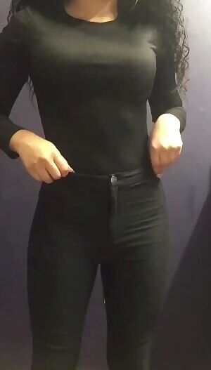 Another flash at work this time with no panties! ☺️