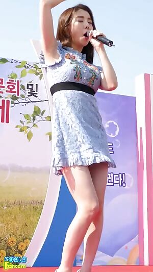 Seol HaYoon - Upskirt/visible panties