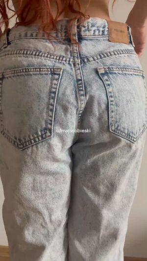 Booty in Jeans Amateur Ass Babe