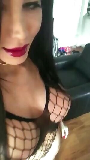 Nathany Gomes showing off