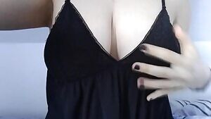 Love how pink my nipples turn when they get hard 😍