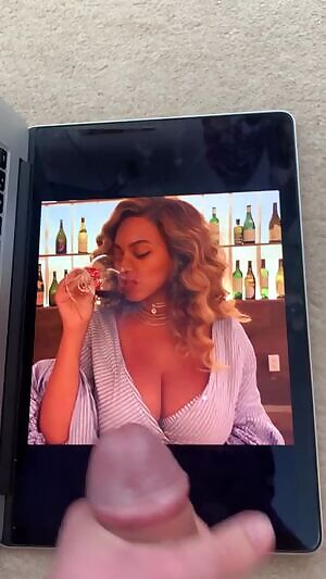 I sprayed Beyoncé’s thick tits!