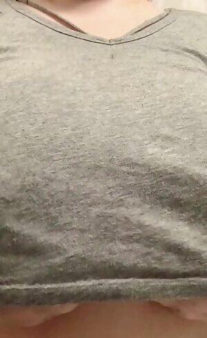 big titty drop! happy titty tuesday 💕💦👅