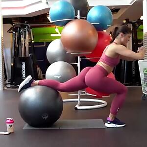 That popping booty cheek...