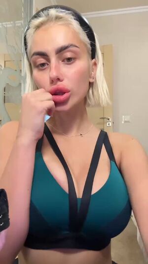 Ready to show off my favorite bimbo look