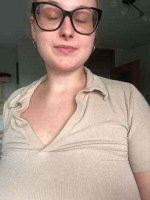 Gorgeous natural tits reveal