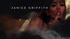 Petite Beauty Janice Griffith VS Dredd