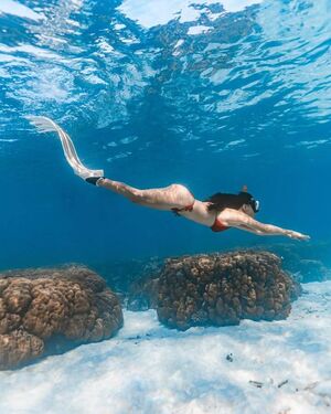 Women Under Water Ass Naked Underwater