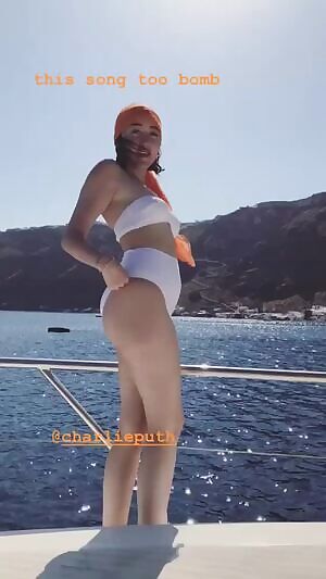 Love stroking to slutty teen Noah Cyrus