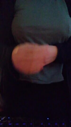 Wearing cozy clothes and playing sgrategy games all day really makes me wanna flash the internet. Here's the result.