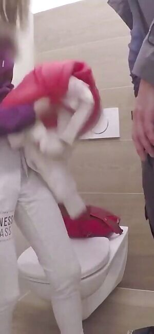 Gina Pearson BWC worshipping