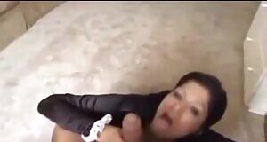 I love how she smacks that cock on her soft lips😋