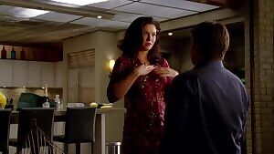 Jodi Lyn O'Keefe flashing her plots in Castle