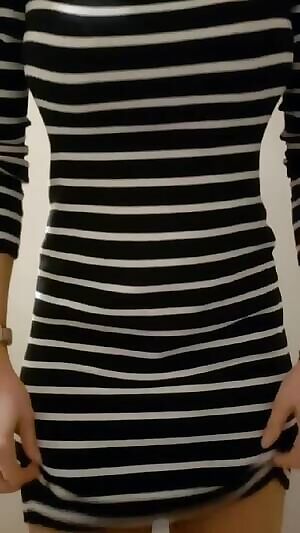 Another pantiless day at the office💚