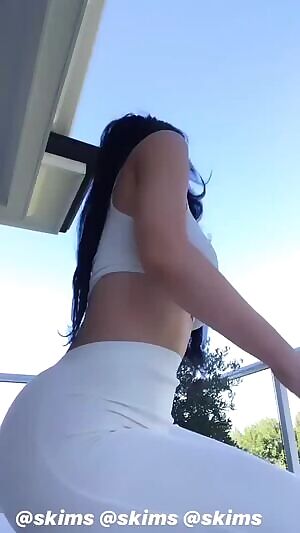 Kylie Jenner has me rock hard, anyone want to help me out?