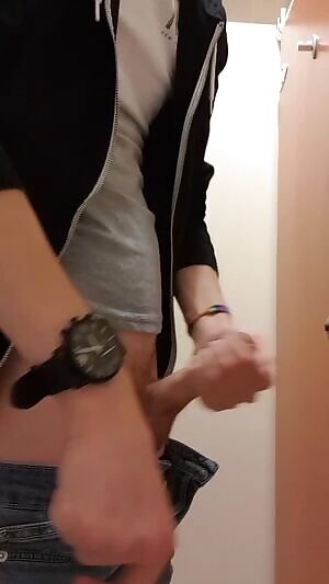 Some fun in the bathroom at work 😈