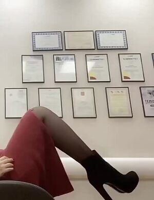 I fantasize about being fucked in my boss's office 😘