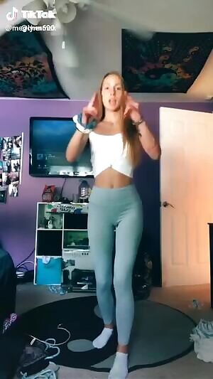 Grey leggings >>>