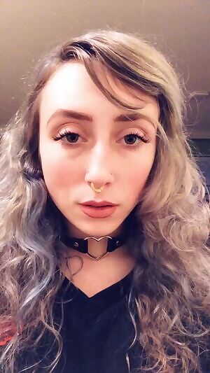 ꨄ Full of lust as I patiently wait for my Master to return ꨄ