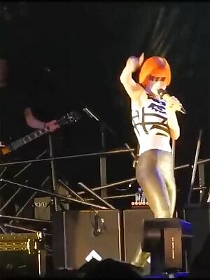 Hayley Williams Hips Don't Lie