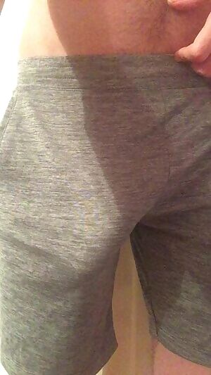Grey sweat shorts always give a good vpl