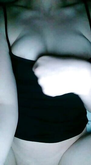 I love flashing my little tits for people 😘