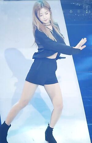 Apink - Chorong: Blonde Babe