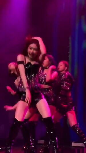 CHAERYEONG - Sexy time.