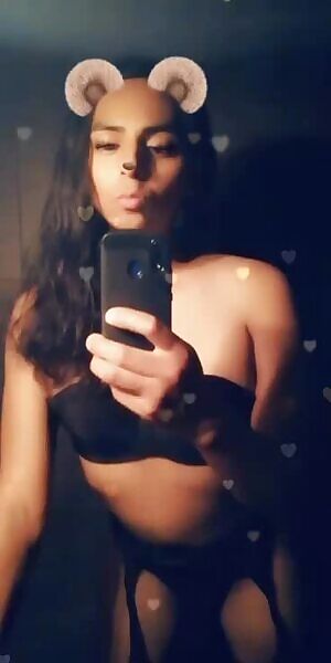 Latina ISO for a Daddy