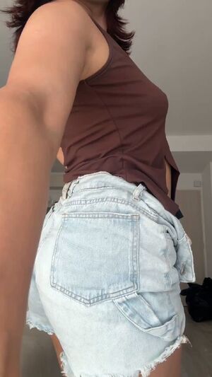 Booty in Jeans Beautiful Boobs Cute