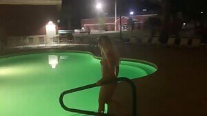 Poolside skinny dip from last month 💦💋