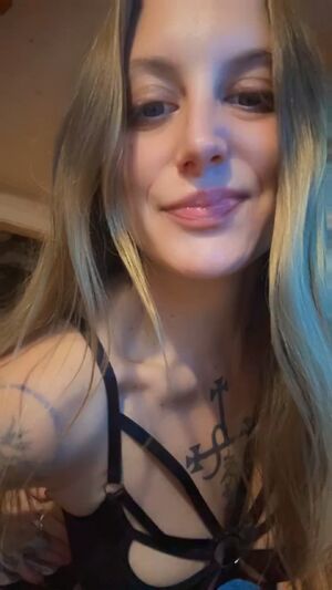 Priestess & Provocateur🌹What part of giving up control turns you on most?