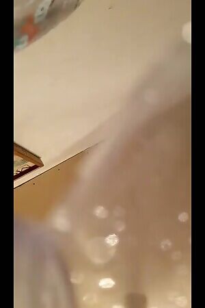 In San Diego at comic con looking for a un couple to hang out with and aybe spice up the weekend