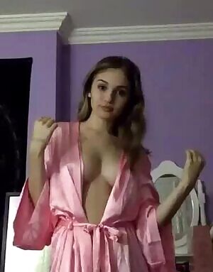 Girls like her are a gift to the world 🤤 🤤