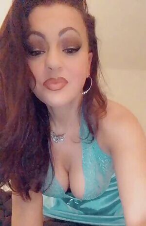 Hump day apparel in action! accessory included! 😉💎🍑🍑💎😘