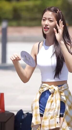 seolhyun - sleeveless sexy arms
