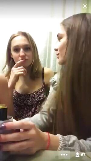 Cute college friends !!