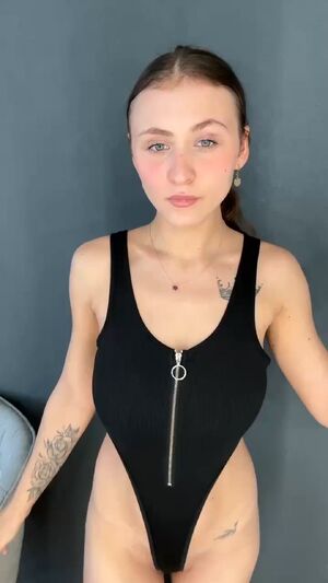 Hard Nipples Amateur Ass Babe Big Tits