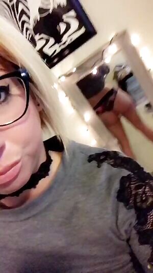 I left my job so I could show you more of this sweet ass !🍁