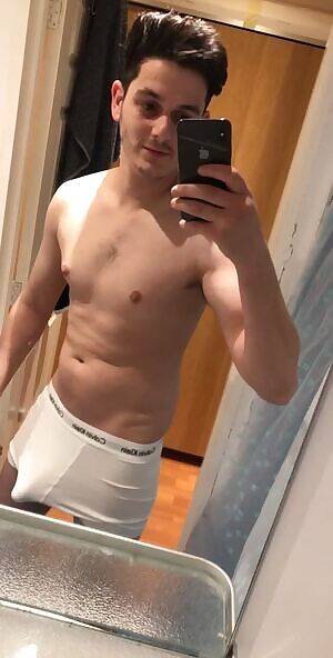 Straight.... and horny as fuck! 🙈