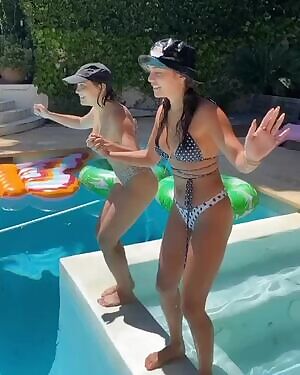 Vanessa and Stella Hudgens