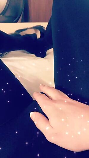 All alone in this comfy hotel bed ☺️