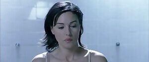 Monica Bellucci in Agents Secrets