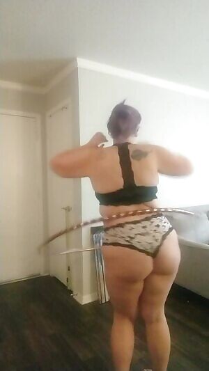 I'm not the most graceful but I can keep the hoop up 😝