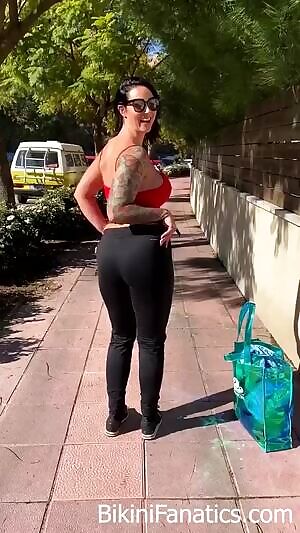 Just flashing my ass on the street