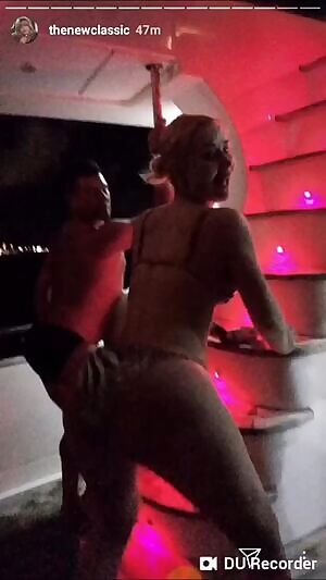 Iggy Azalea slow motion boat twerk