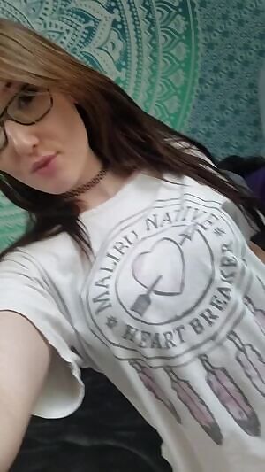 Offering custom s for a few days before I go out of town. Boy/Girl, Public play, Submissive, Daddy/Little girl 18+, and open to more ♡