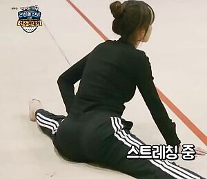 WJSN - Cheng Xiao. Chinese buns.