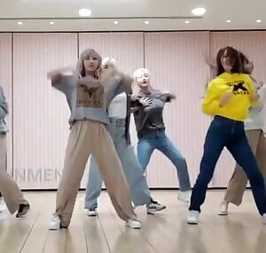 TWICE - Momo & Jihyo