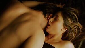 Anyone interested in role playing as Kareena Kapoor for me..??!! 🔥💦